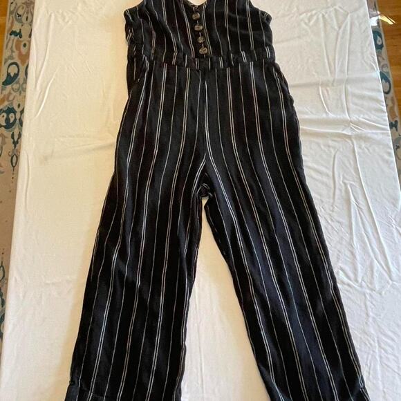 Time and Tru Pants - Wide Leg Sleeveless Linen Blend Pinstripe Black and White Jumpsuit
